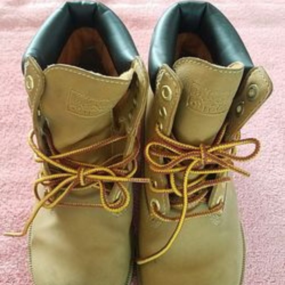 Rugged Outback Size 4 Hiking Boots